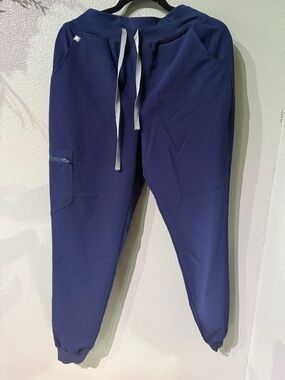 Figs Women’s scrub Zamora joggers. Medium Navy. In excellent condition.